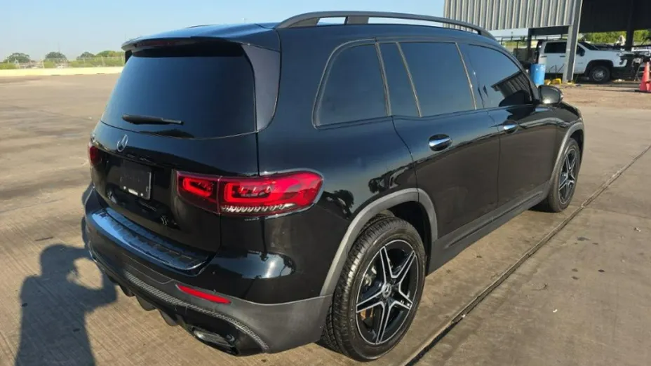 MERCEDES-BENZ GLB -