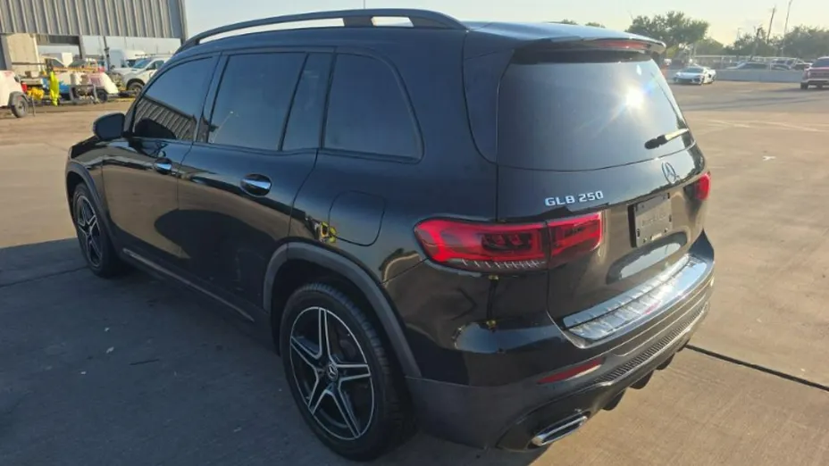 MERCEDES-BENZ GLB -