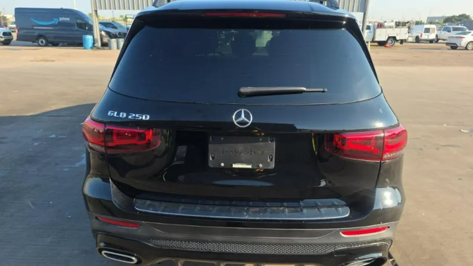 MERCEDES-BENZ GLB -