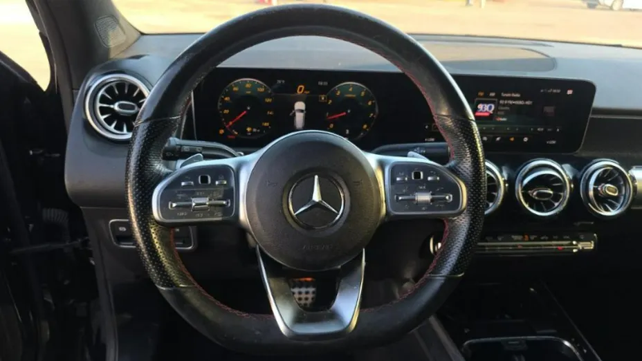 MERCEDES-BENZ GLB -