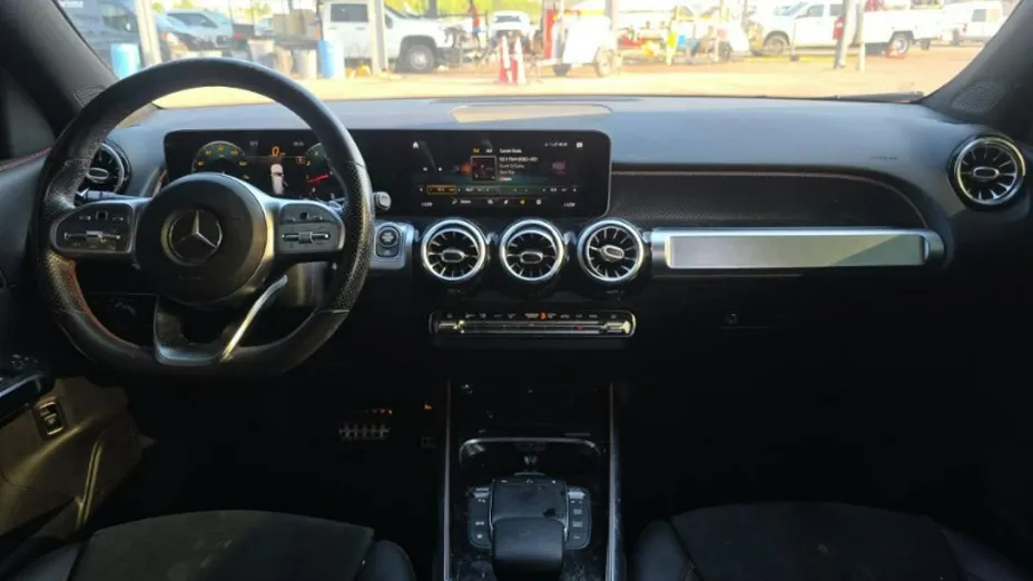 MERCEDES-BENZ GLB -