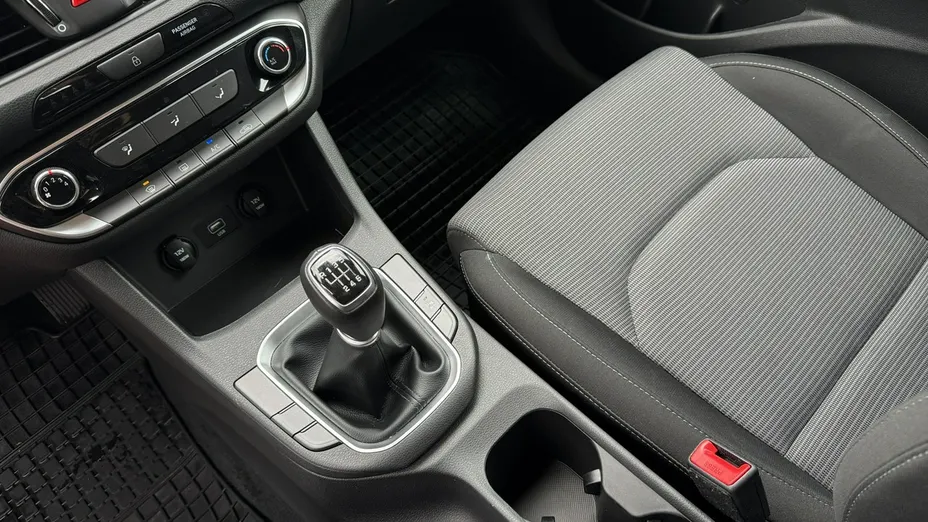 HYUNDAI i30 -