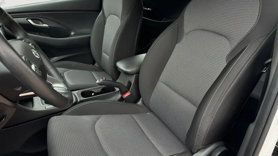 HYUNDAI i30 -