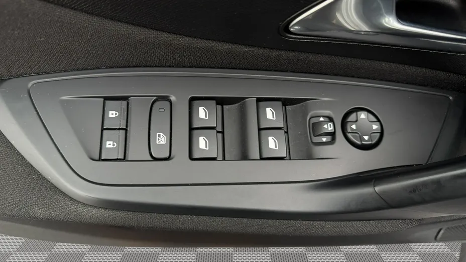 PEUGEOT 308 -
