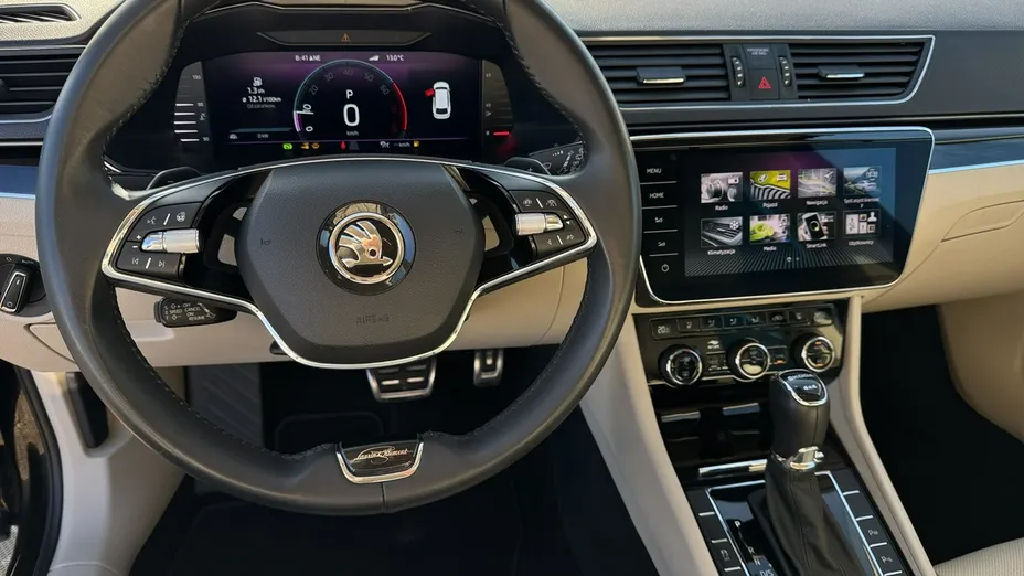 SKODA Superb -
