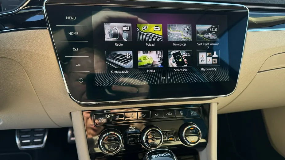 SKODA Superb -