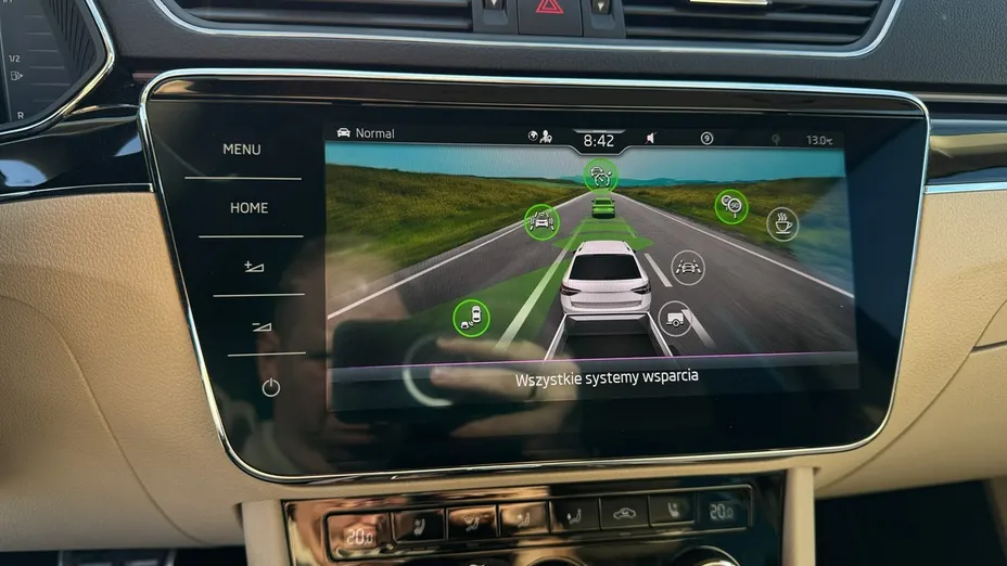 SKODA Superb -