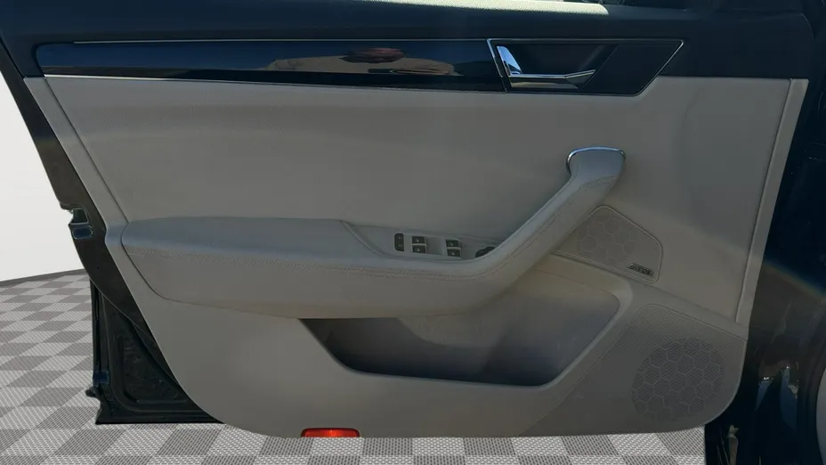 SKODA Superb -