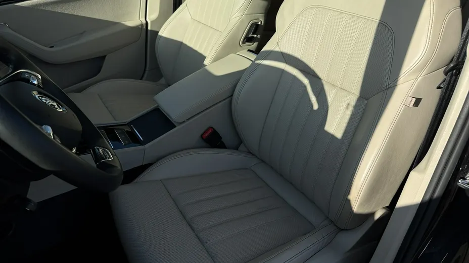 SKODA Superb -