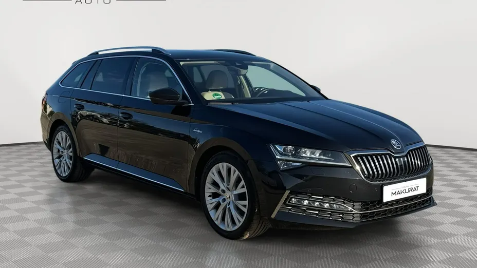 SKODA Superb -