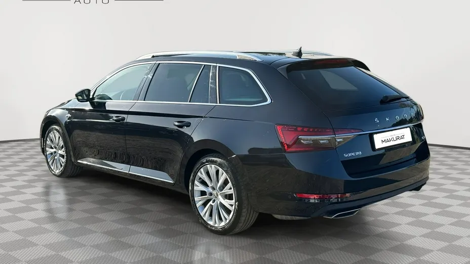 SKODA Superb -