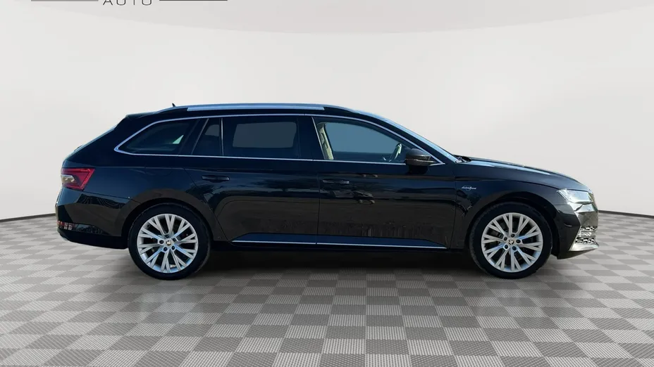 SKODA Superb -