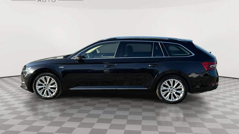SKODA Superb -