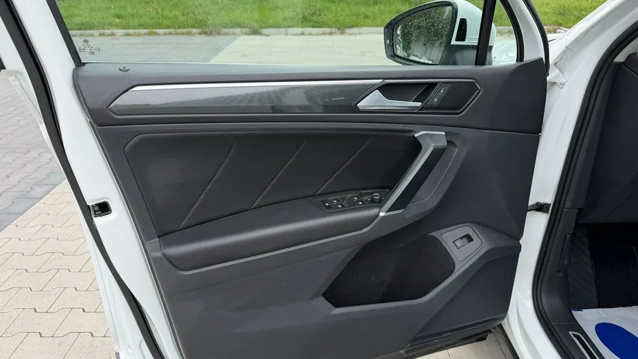VOLKSWAGEN Tiguan -