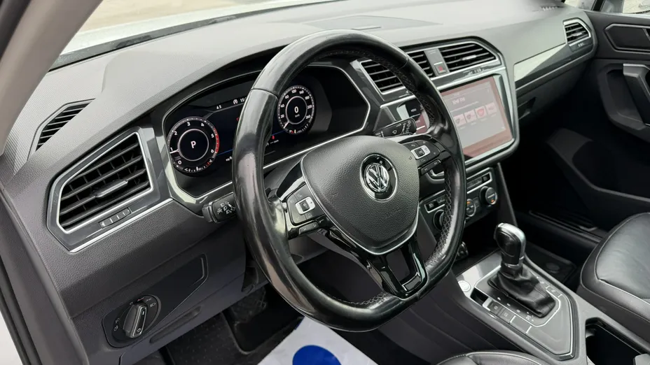 VOLKSWAGEN Tiguan -
