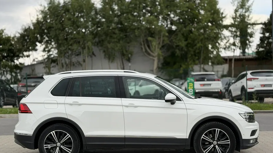 VOLKSWAGEN Tiguan -