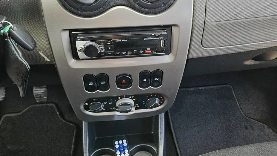 DACIA Sandero -