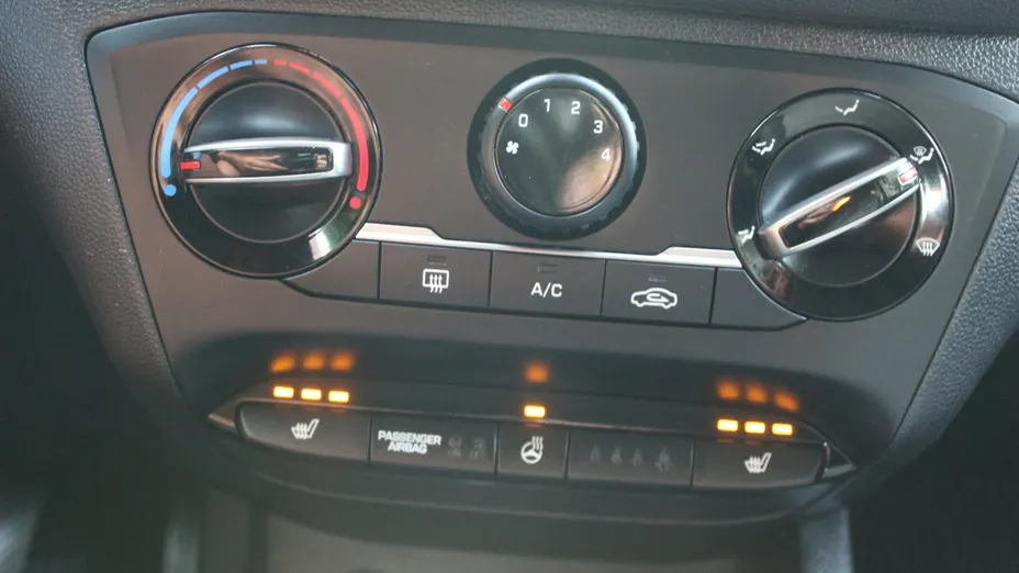 HYUNDAI i20 -