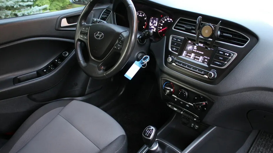 HYUNDAI i20 -