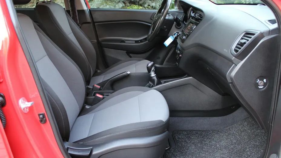 HYUNDAI i20 -