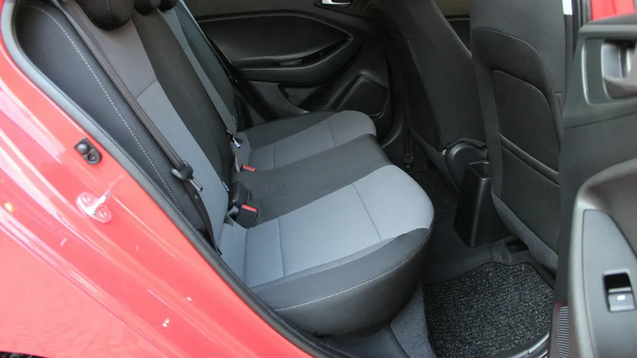 HYUNDAI i20 -