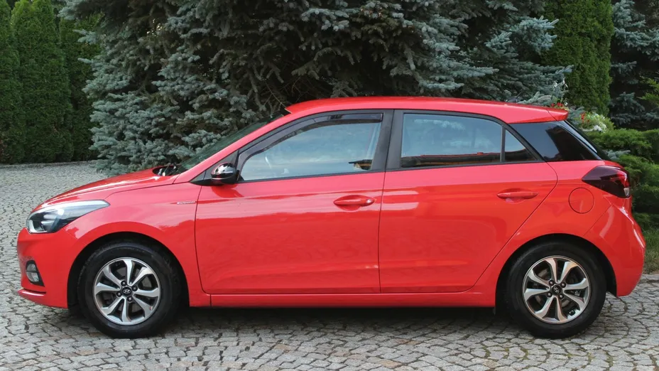 HYUNDAI i20 -