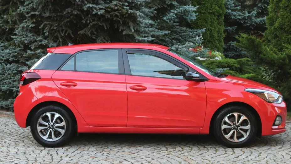 HYUNDAI i20 -