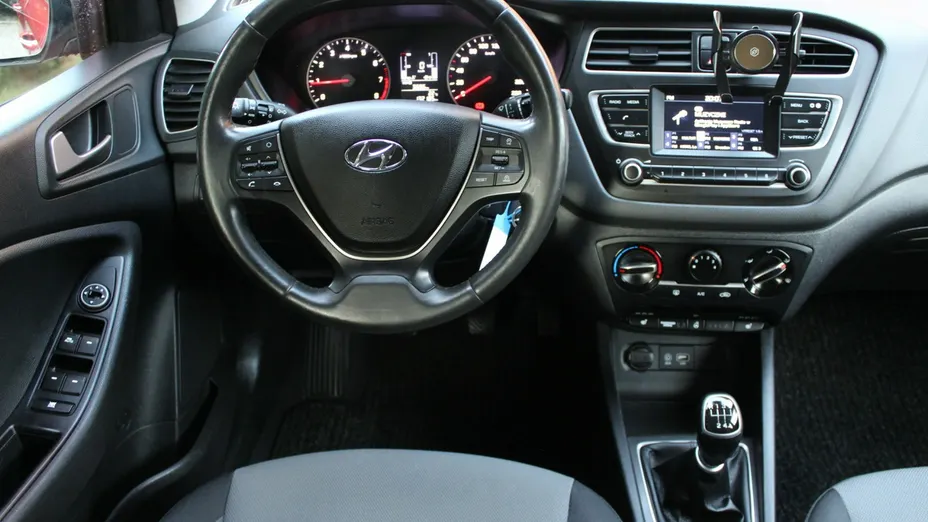 HYUNDAI i20 -