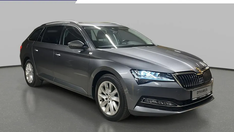 SKODA Superb -