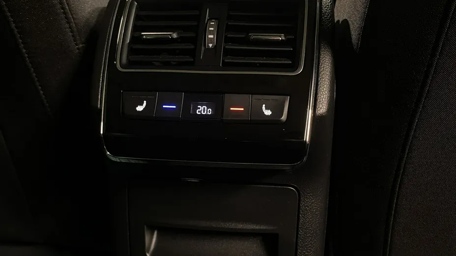SKODA Superb -
