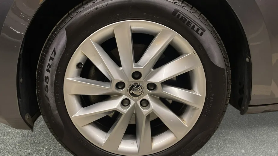 SKODA Superb -