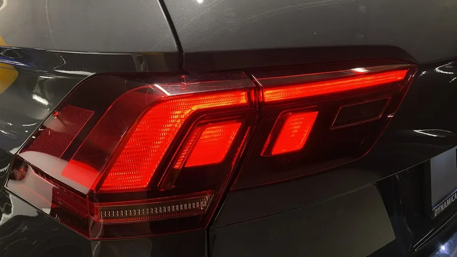 VOLKSWAGEN Tiguan -
