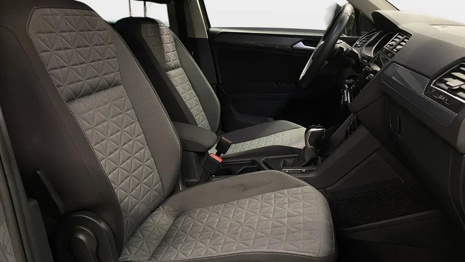 VOLKSWAGEN Tiguan -