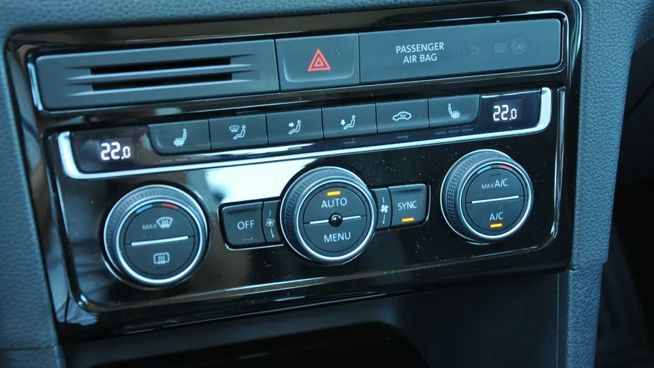 VOLKSWAGEN Golf Sportsvan -