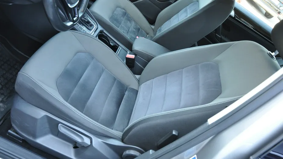 VOLKSWAGEN Golf Sportsvan -