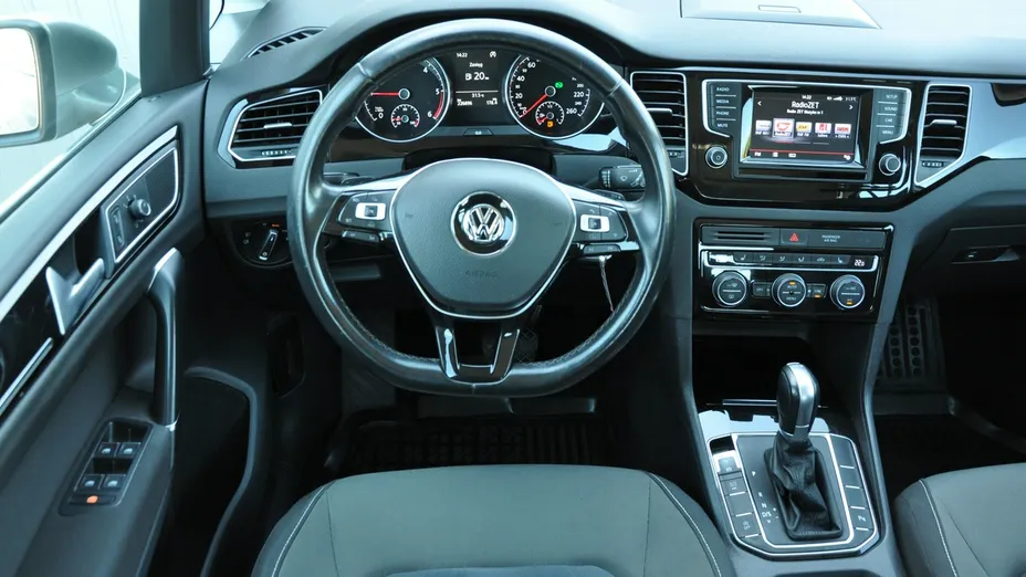 VOLKSWAGEN Golf Sportsvan -