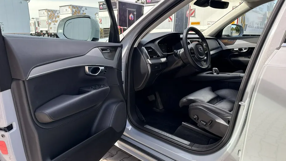 VOLVO XC90 -