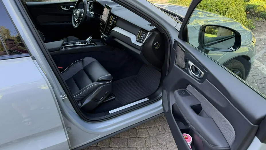 VOLVO XC60 -