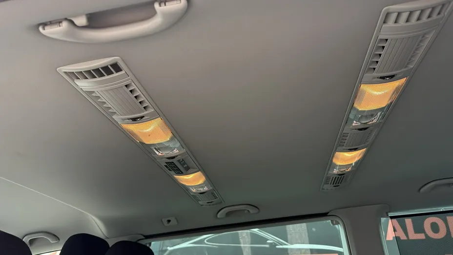 VOLKSWAGEN Multivan -