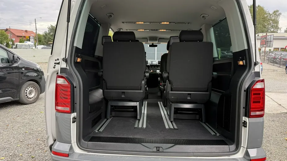 VOLKSWAGEN Multivan -