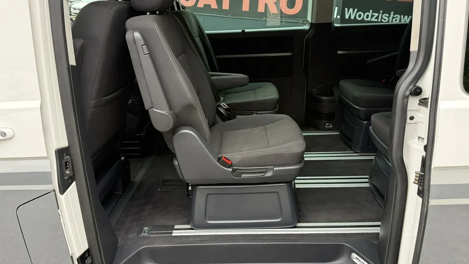 VOLKSWAGEN Multivan -