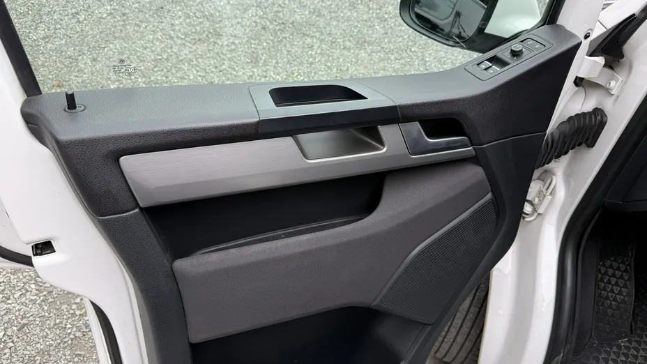 VOLKSWAGEN Multivan -