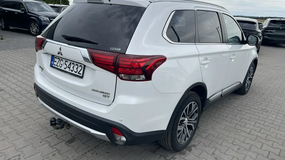 MITSUBISHI Outlander -
