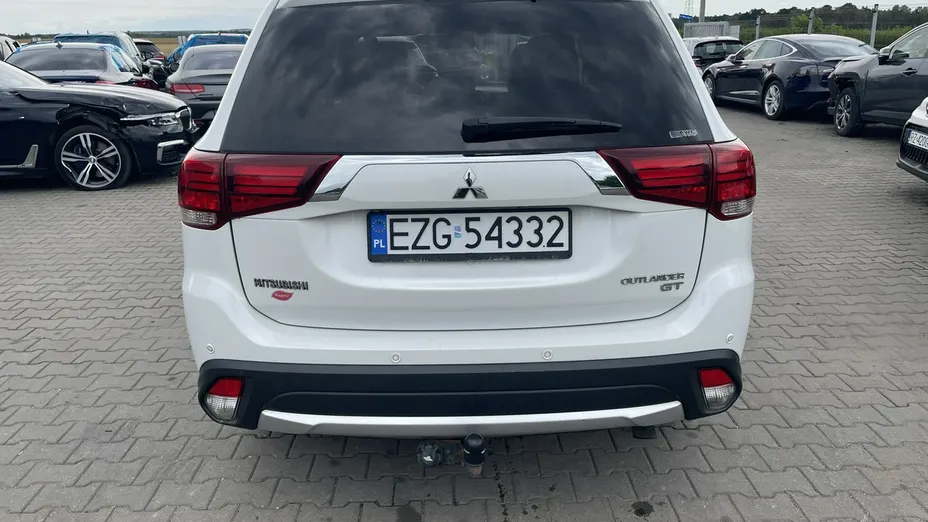 MITSUBISHI Outlander -