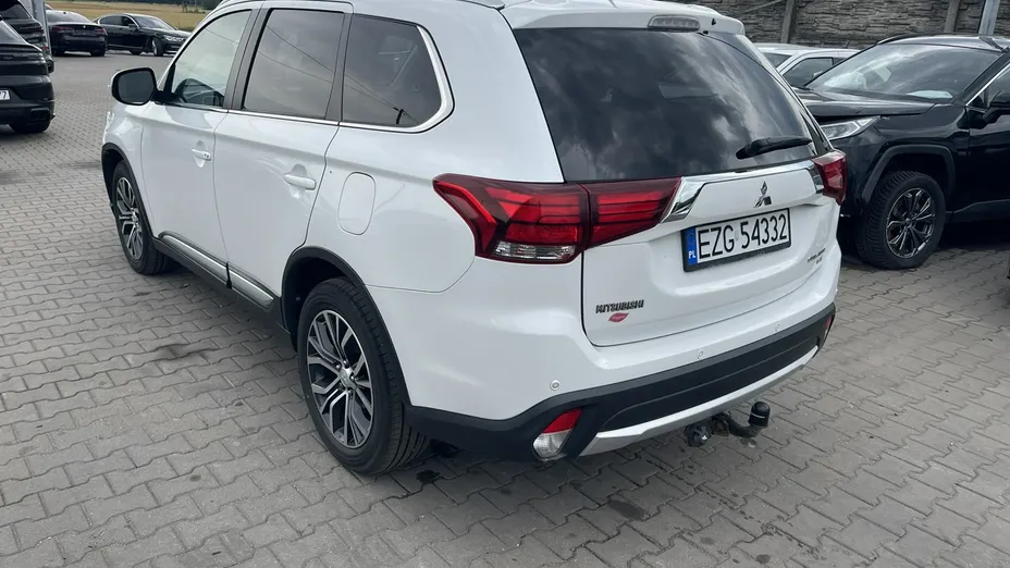 MITSUBISHI Outlander -