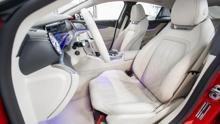 MERCEDES-BENZ AMG GT -