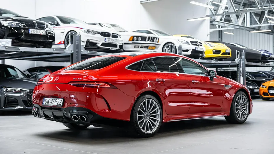 MERCEDES-BENZ AMG GT -