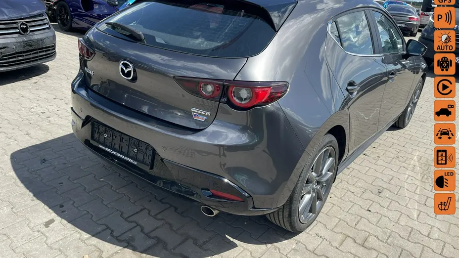 MAZDA 3 -