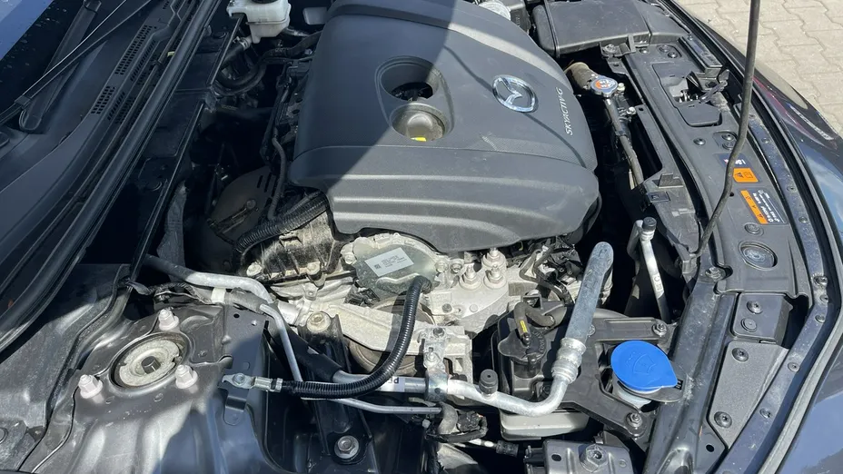 MAZDA 3 -