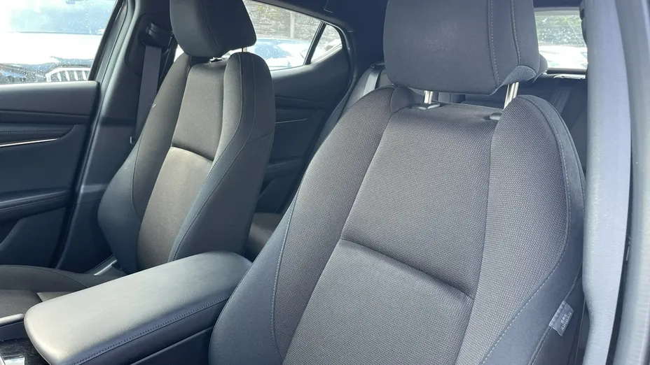 MAZDA 3 -